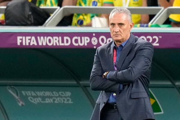O técnico Tite, do Brasil, durante partida com a Croácia válida pelas quartas de final da Copa do Mundo do Catar disputada no Estádio Education City em Al-Rayyan, a oeste de Doha, nesta sexta-feira, 9 de dezembro de 2022.