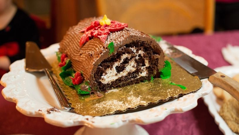 Bûche de Noël, bolo em formato de tronco consumido no Natal na França