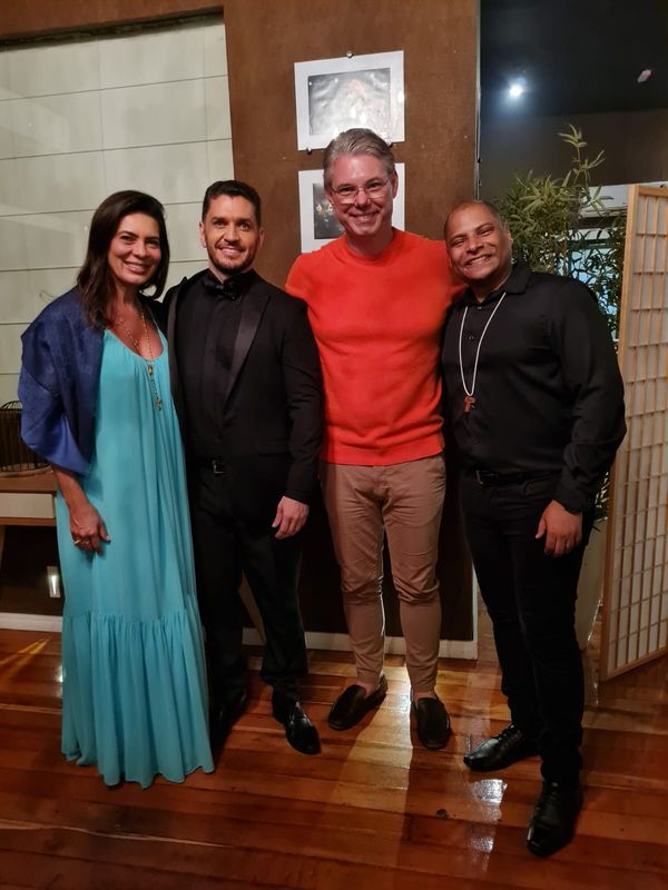 Fátima e Patrick Canal com Padre Anderson Gomes e Davidson Silva na última sexta, no espetáculo Natal em Canção, no Espaço Patrick Ribeiro