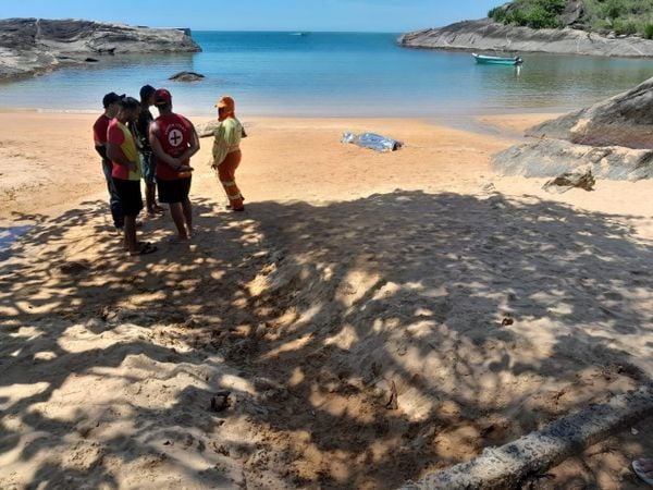 Homem é encontrado morto em praia de Guarapari