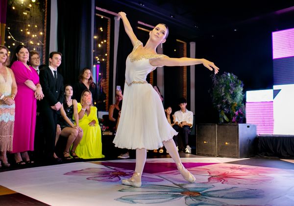 Alice Devens comemora  16 anos 