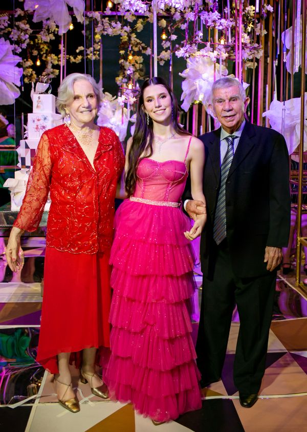 Alice Devens e os avós Maria Carmen Pagani Devens e Francisco Assis Carvalho