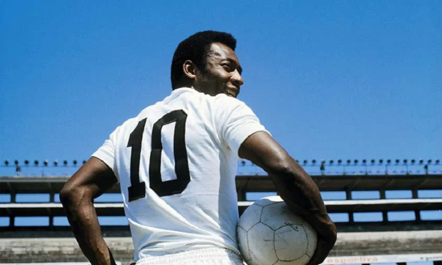 Trajetória de glórias nos gramados marcou a carreira do rei do futebol, que morreu aos 82 anos nesta quinta-feira