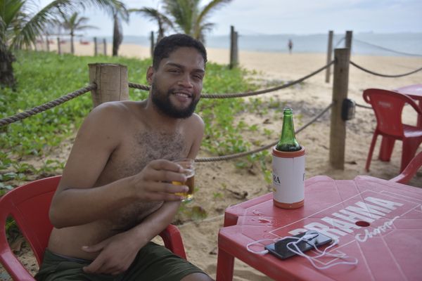 Anderson Pessoa, frequentador da  praia de Coqueral de Itaparica, em Vila Velha