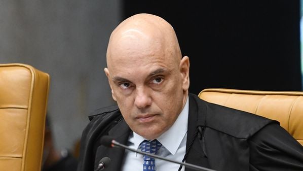 Por decisão de Moraes, os dois deputados estaduais vão ter que usar tornozeleiras eletrônicas, estão proibidos de deixar o Estado e não poderão usar redes sociais nem dar entrevistas