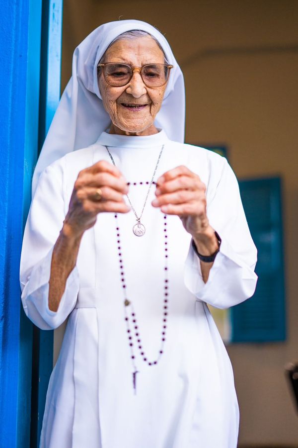 Fotógrafo homenageia freira que se dedica a pacientes de hospital em Cachoeiro  por Rafael Duarte 