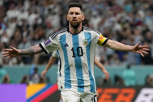 Lionel Messi, da Argentina, comemora     após marcar o primeiro gol da equipe     durante partida contra a Croácia