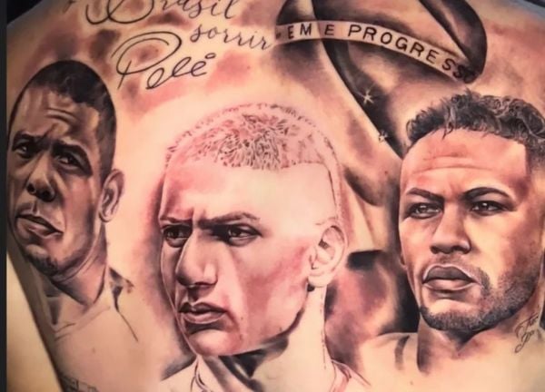 Tatuagem nas costas de Richarlison em homenagem a Ronaldo e Neymar
