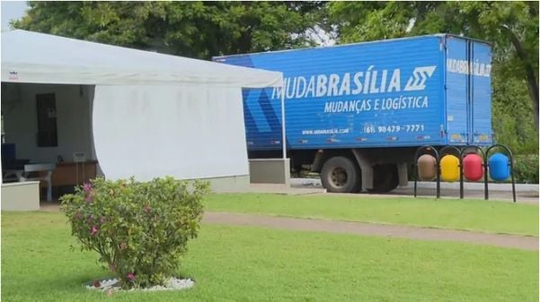 Caminhão de mudança chega no Palácio Alvorada a duas semanas de fim de mandato de Bolsonaro