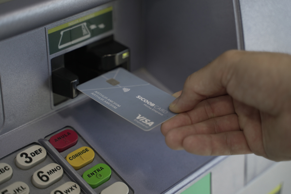 Cliente Sicoob tem à disposição uma ampla rede de serviços para ser atendido