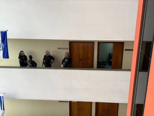 Polícia Federal dentro da Assembleia Legislativa do ES: deputados estaduais Carlos Von (DC) e Capitão Assumção (PL) foram alvos da operação