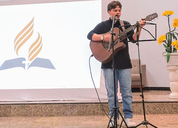 Luan Oliveira Caron, de 16 anos, desapareceu após entrar no Rio Pequeno, em Linhares