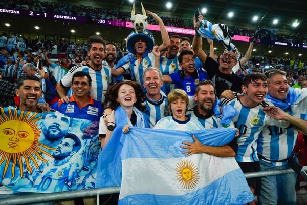 Torcida da Argentina em jogos da Copa do Mundo do Catar por Vitor Jubini