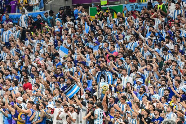 Torcida da Argentina em jogos da Copa do Mundo do Catar por Vitor Jubini