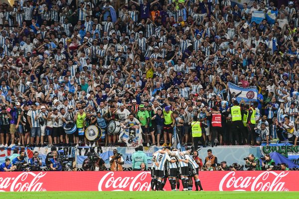 Torcida da Argentina em jogos da Copa do Mundo do Catar por Vitor Jubini