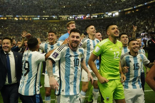 Jogadores da Argentina comemoram a conquista da Copa do Mundo do Catar