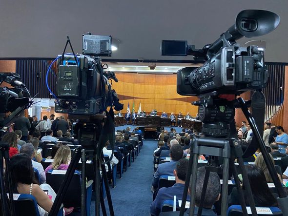 Auditório do Tribunal Regional Eleitoral na diplomação dos eleitos em 2022 por Letícia Gonçalves