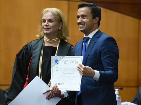 Lucas Scaramussa recebe do TRE-ES o diploma de deputado estadual  por Carlos Alberto Silva