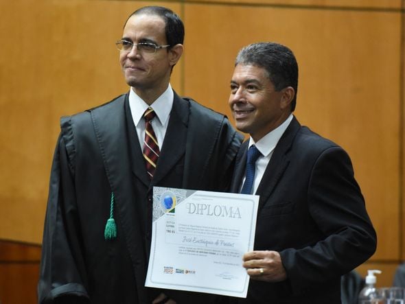 José Eustáquio Freitas recebe do TRE-ES o diploma de suplente de deputado federal  por Carlos Alberto Silva