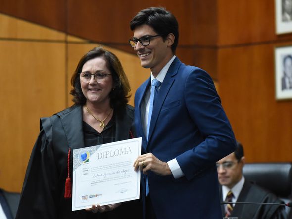 Edmar Lorencini dos Anjos, o Mazinho dos Anjos, recebe do TRE-ES o diploma de deputado federal  por Carlos Alberto Silva