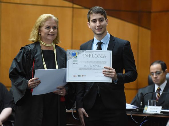 Lucas Polese recebe do TRE-ES o diploma de deputado estadual por Carlos Alberto Silva