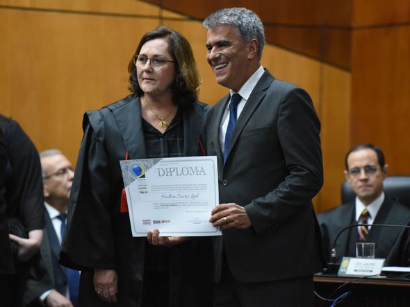 Hudson Leal recebe do TRE-ES o diploma de deputado estadual por Carlos Alberto Silva