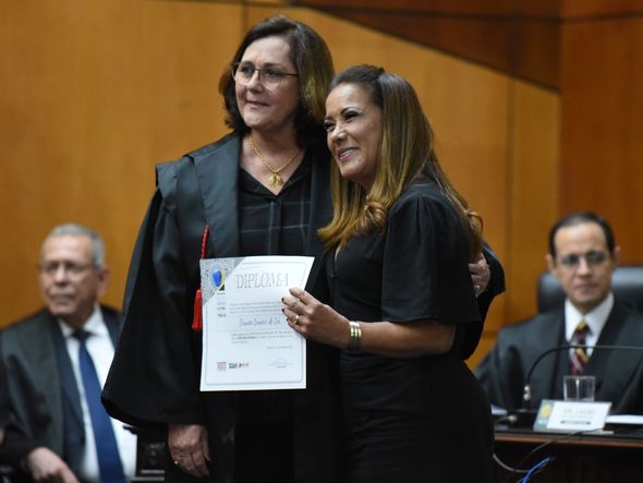 Jante de Sá recebe do TRE-ES o diploma de deputada estadual por Carlos Alberto Silva