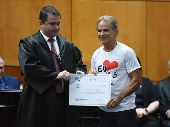 Sérgio Maneguelli recebe do TRE-ES o diploma de deputado estadual por Carlos Alberto Silva