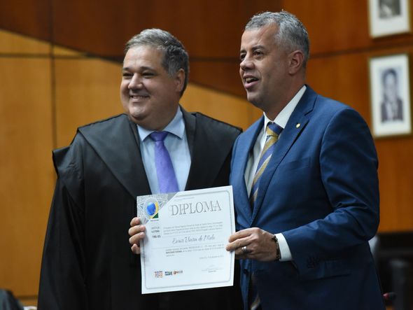 Evair Vieira de Melo recebe do TRE-ES o diploma de suplente de deputado Federal por Carlos Alberto Silva