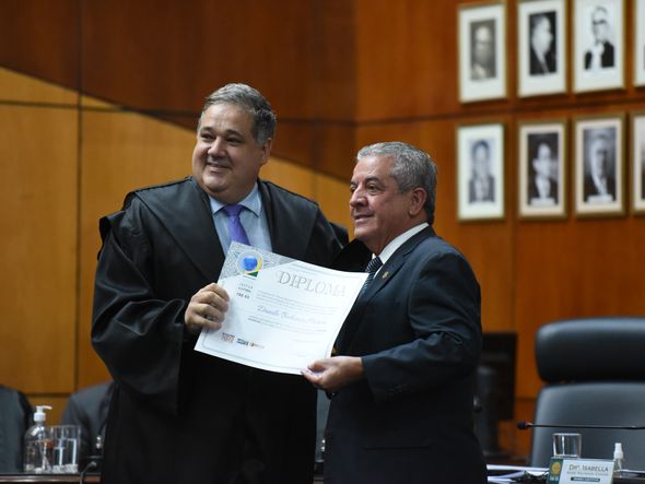 Danilo Bahiense recebe do TRE-ES o diploma de deputado estadual  por Carlos Alberto Silva