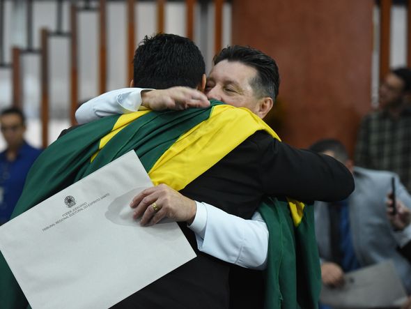 Gilvan e Capitão Assumção se abraçam no TRE por Carlos Alberto Silva