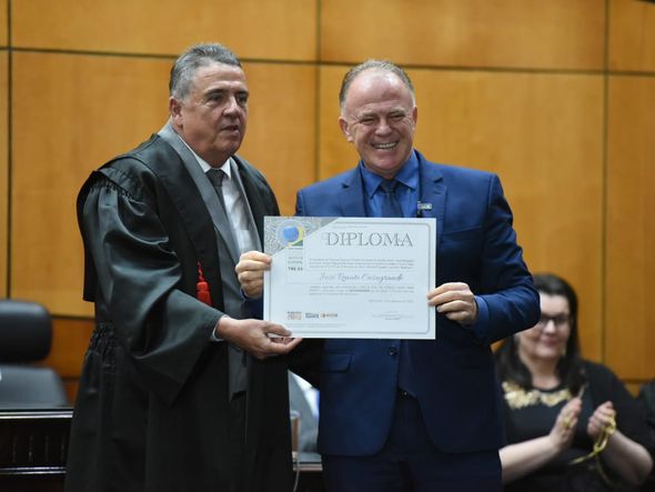 Renato Casagrande foi diplomado pelo TRE por Carlos Alberto Silva