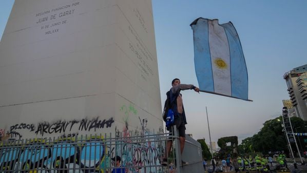 Multiplicam-se críticas inflamadas, repetem-se expressões como “retirada de direitos” e “desmonte da proteção social”, mas raramente se vê a leitura efetiva dos dispositivos propostos