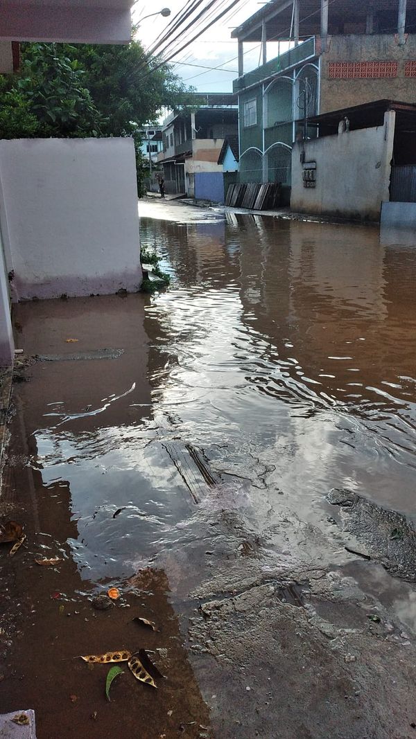 Alagamento no bairro Aeroporto, após chuva  por Leitor| A Gazeta 