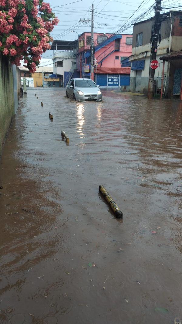 Alagamento no bairro Aeroporto, após chuva  por Leitor| A Gazeta 