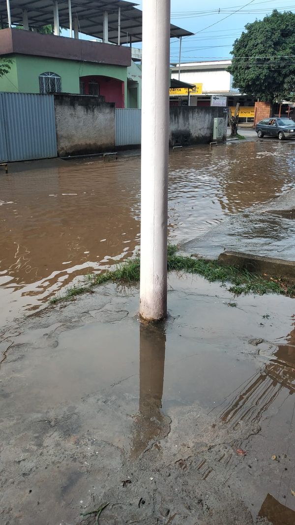 Alagamento no bairro Aeroporto, após chuva por Leitor| A Gazeta 