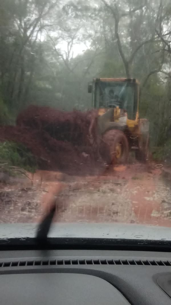 Deslizamento de terra no bairro São Geraldo  por Leitor| A Gazeta 