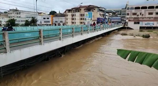 Nível do Rio Cricaré subiu e quase atinge ponte em Nova Venécia