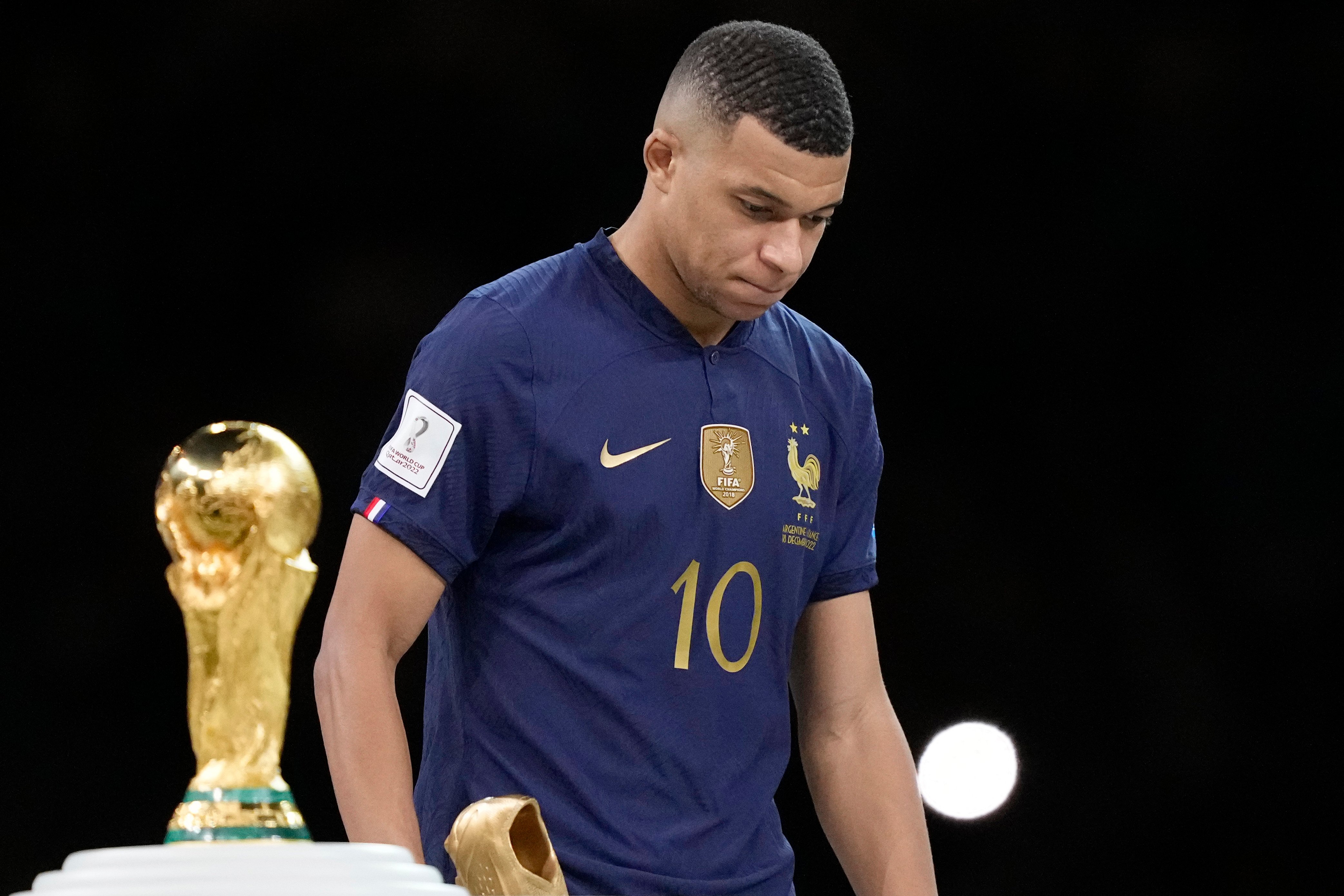 Copa do Mundo FIFA 🏆 on X: 🏆 Campeão de 2018 👟 Chuteira de Ouro em 2022  ⚽️ 12 gols em Copas do Mundo 🔥 Hat-trick na final Kylian Mbappé. 23 anos.  Gigante.  / X