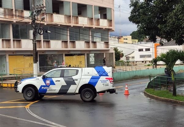 Ponte no Centro de Nova Venécia é interditada devido ao nível do Rio Cricaré