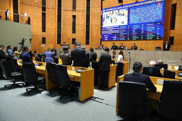 Deputados estaduais durante sessão da Assembleia Legislativa do ES realizada no dia 20/12/22
