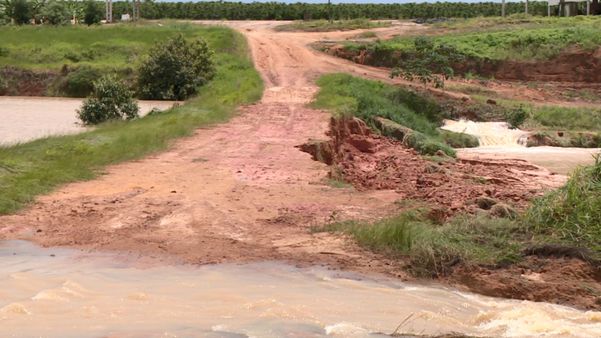 Famílias saem de casa por risco de rompimento de barragens em Jaguaré