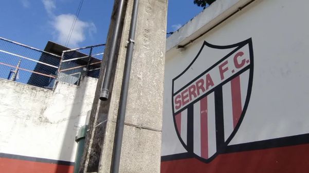 Fios são furtados em poste de iluminação do Estádio Robertão, do Serra
