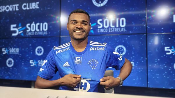 Nikão é apresentado como novo reforço do Cruzeiro