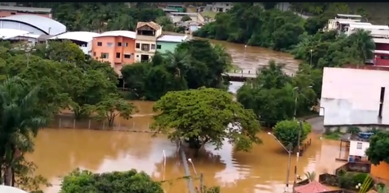 Tempestade em Colniza faz rio transbordar e alagar zona rural