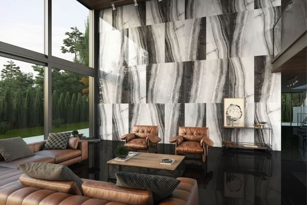 Sala com revestimento da parede e piso de porcelanato