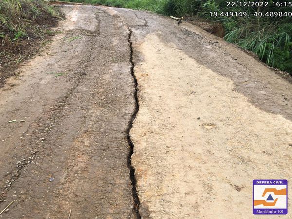 Ruas alagadas e desmoronamento: temporal causa estragos em Marilândia