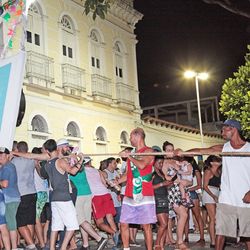 Puxada do navio Palermo pelas ruas de Serra Sede durante a Festa de São Benedito