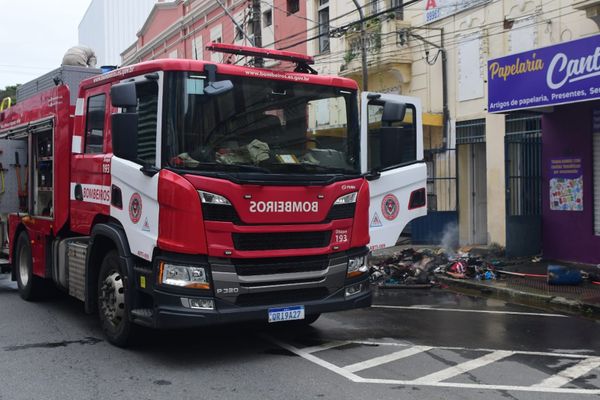 Atuação do Corpo de Bombeiros no incêndio  por Vitor Jubini | A Gazeta