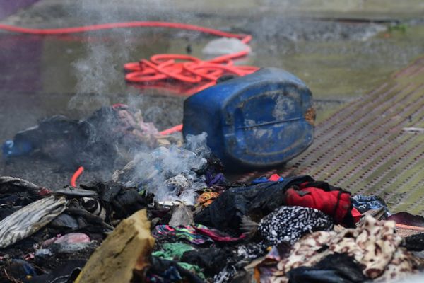 Roupas e objetos pessoais de moradores foram tomados pelo fogo por Vitor Jubini | A Gazeta
